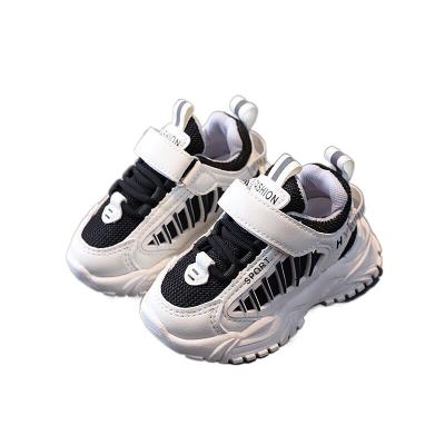 China 2023 Light Children's Sneakers 2023 Hot Selling Spring and Autumn Celebrity Shine Boys Net Girls Shoes for sale