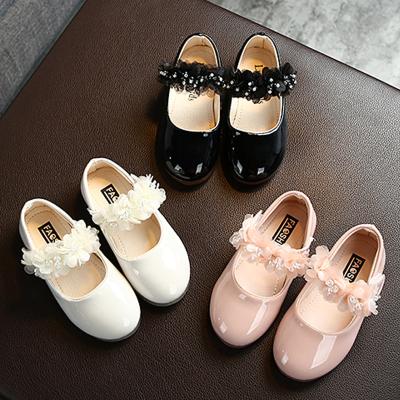 China Little girls shoes light foreign style leather shoes 2023 new summer cute little girl princess soft soled shoes for sale