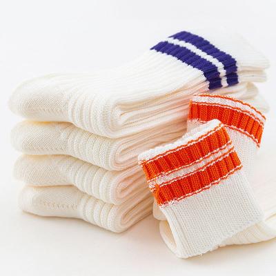 China Breathable ready to ship in-stock five-color thick long tube line blended cotton crew lovers sports socks in fall and winter for sale