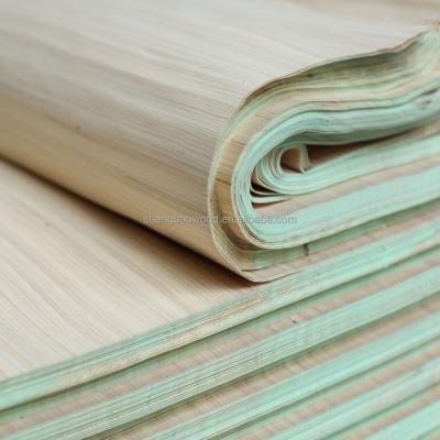 China Traditional 0.35mm Veneer Engineered Poplar Wood Veneer Use For Plywood Face Veneer for sale