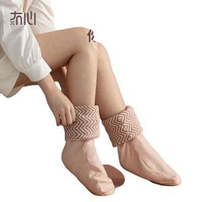 China Smart Heating Socks of Foot Warmer Socks with Warm Heart, Charging and Heating, Foot Warmers on Bed, Electric Heat, Warm Socks, Foot Warmers for sale