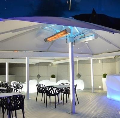 China 2022 New Product Manual Check Modern Polyester Solution Dyed Acrylic Fabric Parasol Patio Beach Umbrellas for sale