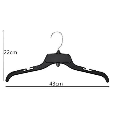 China Eco - Friendly Metal Material Black Rotating Hook Slots Straps Garment Shirts Tops Dresses 17 Inch 484 Plastic Hanger for sale