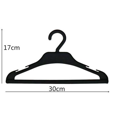 China Eco-friendly Material Wholesale 12-Inch Cheap G300 Black All Plastic Hanger for sale