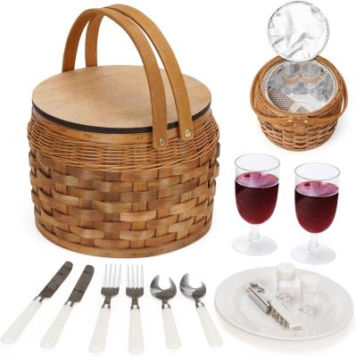 China Small Picnic Baskets with Insulated Cooler, Picnic Basket Hamper for 2, Woodchip Wicker Basket, Including 2 Sets Te koop