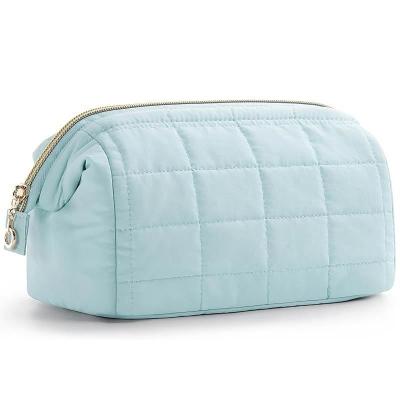 China Puffy Cosmetic Pouch Cosmetic Bag ontworpen met een opgeblazen materiaal dat zo zacht als duurzaam is Te koop