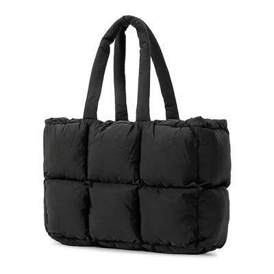 China Bolsas Puffy Quilted da moda para mulheres Personalize suas bolsas com serviços OEM e ODM à venda