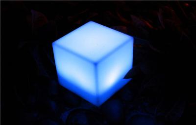 Chine meubles en plastique IP65 de barre de 40CM LED pour la boîte de nuit, meubles rechargeables de cube en LED à vendre