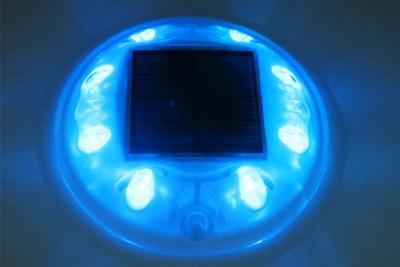 China Tres años de la vida útil de luces de marcador accionadas solares, ojos de gatos solares 2V/100Ma en venta