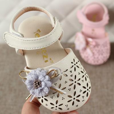 China 2022 Newest Microfiber Skin Summer Buckwheat Soft Shoes Flower Kids Sandals For Girls Toddler Baby Cavity Breathable Shoes for sale