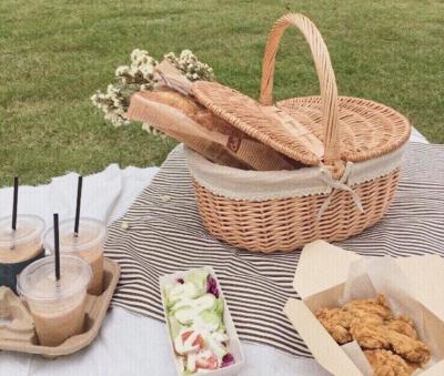 China Handmade Natural Willow Wicker Picnic Basket Cheap Lunch Bags Hot sale products Outdoor Lunch Basket for sale