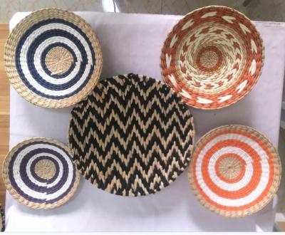 China 2021 new design High quality Wholesale seagrass wicker wall baskets wall plates hanging decor items for sale