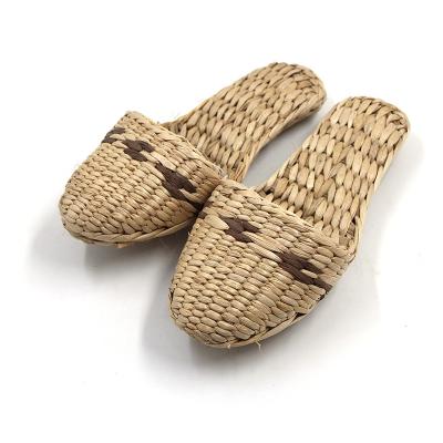 China Fashion Unisex Home Women's and Men's Straw Slippers Style Flat Sandals Flip-flops Slippers Handmade New Couple for sale