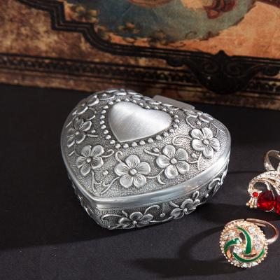 China European Hot-saling Heart Shape Storage Box Mini Ring Jewelry Boxes Rose Alloy Jewelry Boxes Vintage Jewelry Box Zinc for sale