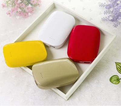 China Battery Operated Electronic Hand Warmer Phone Charger Lightweight Power Bank External for sale