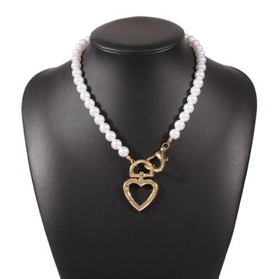 China FASHIONABLE Love Creative Loop Alloy Necklace Bead Fashion Clavicle Chain Pendant Necklace for sale