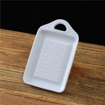 China Home Kitchen Stocked Used Cheap Modern White Onion Ginger Garlic Ceramic Grater Dish for sale