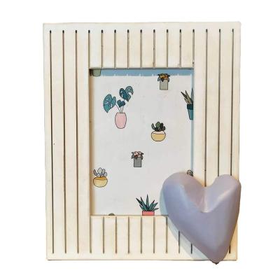 China Soft Morden White Heart Shape Bars Wooden Picture Frame Bulletin Board Frame Desk / Wall for sale