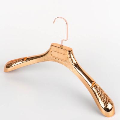 China Wholesale 44*24cm Durable Men's Rose Gold Clothes Tops Shirts Dresses Turning Plastic Metal Hook Hanger for sale