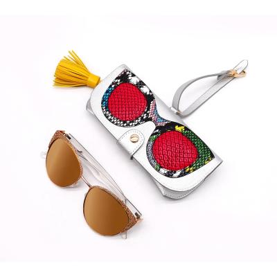 China Luxury Portable PU Leather Eyewear Case Hanging Glasses Case Sunglasses Bag for sale