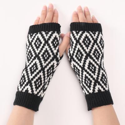 China Wholesale Women's Jacquard 2021 Autumn Winter Warm Knitted Fingerless Gloves Form Contrast Color Diamond Jacquard Arm Warmers Cover for sale