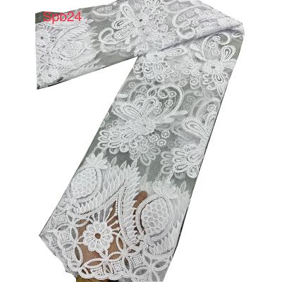 China Viable White Bridal Dress Embellishments African Wedding Wrap Polyester Lace Fabric Lace Fabric With Sequins Te koop