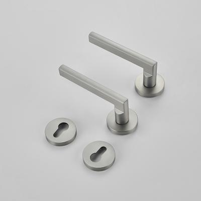 China Accessories High Quality Modern Metal Door Handle Zinc Alloy Door Handles For Bedroom Door for sale