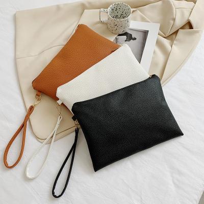 China Fashion Bracelet Handbag Sling Embossed Bag For Women Even Ladies Envelope Purse Leather Trim Clutch Bags for sale