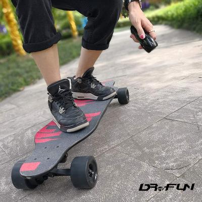 China Maple Factory Wholesale White Customized Motor 35KM/H Dual Power Long Board Electric Skateboard With APP for sale