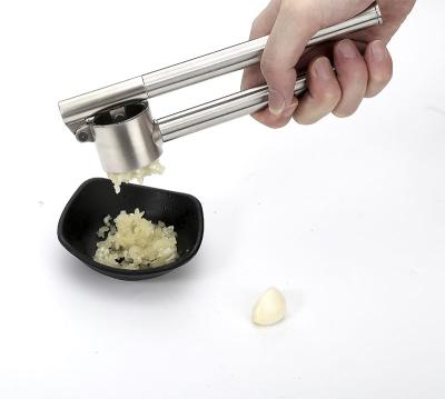 China New Design Kitchen Tool Convenience Mini Garlic Press Stainless Steel Viable Hot Selling Professional Garlic Presser for sale