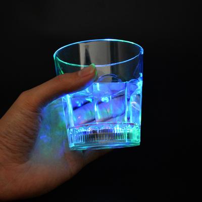 China Wholesale Plastic 10oz Plastic Inductive Led Flashing Cups Drinkware for sale