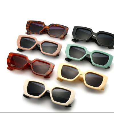 China Square Sunglasses Vintage Fashion Sunglasses Big Frame Gradient Sun Glasses UV400 for sale