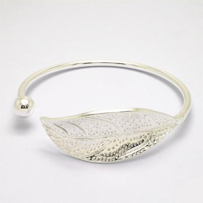 China Original Korean CLASSIC Korean Elegant Leaf Open Bangle Fashion Art Style Bangle Bracelet for sale