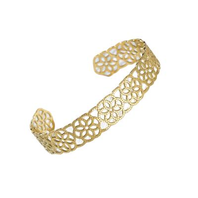 China FASHIONABLE Exaggerated Stainless Steel C-Shaped Bangle Flower Open Bangle Gold Plated Cavity Bangle for sale