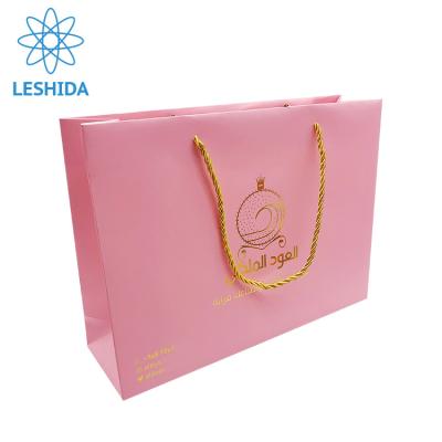 China Recyclable Luxury Pink Garment Paper Bag Packing Bag Custom Paper Gift Packaging Paper Bags For Clothes for sale