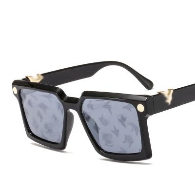 China Luxury 2022 Women's Sun Glasses Women's Luxury Square Logo Sun Glasses Fashion V Printing 2021 Female Sunglass 2022 For Fashionable Ladies for sale