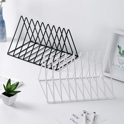 China Living Room Modern Triangle Desktop Decorative Metal Storage Book Shelf Book Shelf Document Holder For Home,Office for sale