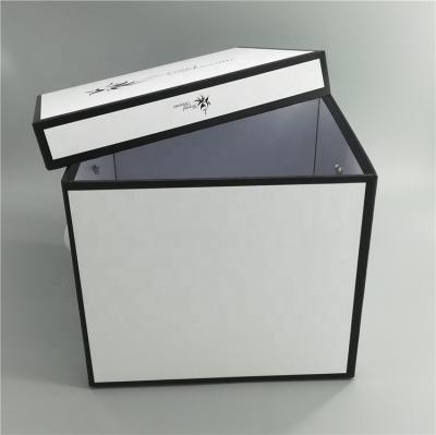 China Recyclable High End Customized Paper Gift Packaging Boxes For Apparel Hot Sale for sale