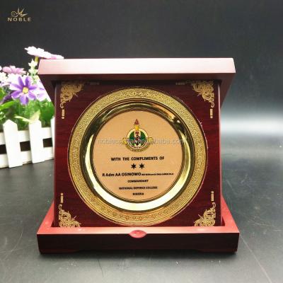 China Worldwide Wholesale Custom Design Wooden Shield Award Trophy Plaque With Box for sale