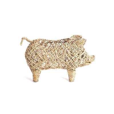 China Decorate 100%handmade High End Indoor Decorative Pig Straw Rope Decorations Wood Craft For Home for sale