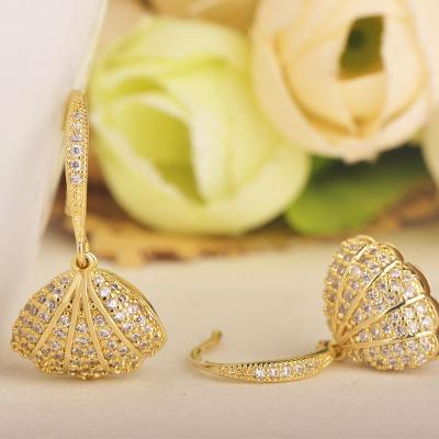 China CLASSIC 2021 New Clam Shell Earrings Copper Set Zircon Custom Made Wholesale Shell Stud Earrings For Women for sale