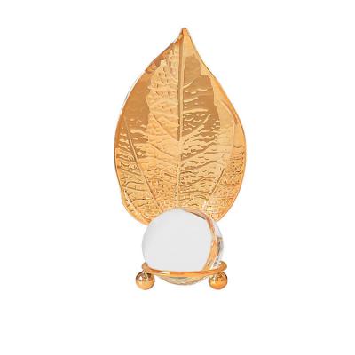 China Wholesale hot selling luxury minimalist crystal maple leaf metal custom modern nordic table gold home decor for sale