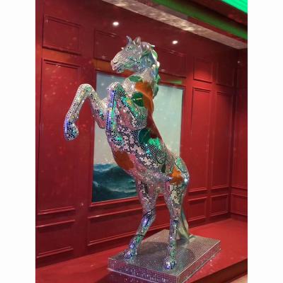 China Custom Made Outdoor Iridescent Mosaic Flooring Clear Floor Fiberglass Running Horse Sculpture For Hall Decor for sale