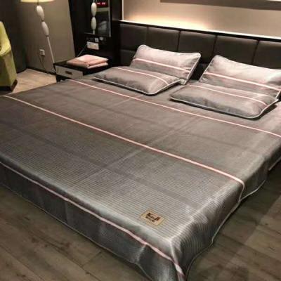 China Sustainable Wholesale Washable Folding Jacquard Ice Silk Rug for sale