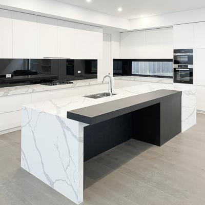 China Modern Glossy White Lacquer Solid Wood Custom Kitchen Cabinets Custom Design Kitchen Cabinets for sale