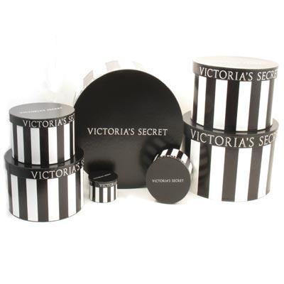 China Handmade custom round gift hat boxes add style to any retail packaging program for sale