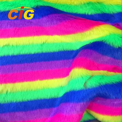 China Knitted Colorful Faux Fur Fabric 500-1000 G/M Flame Retardant Anti Static for sale