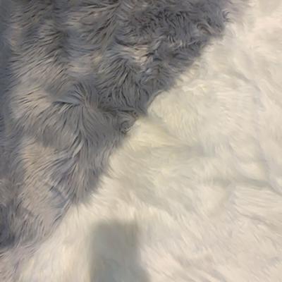 China Acrylic White Blanket 150cm Width Synthetic Fur Fabric Carpet for sale