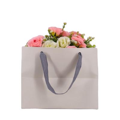 China Custom Europe Flower Bag Paper , Flower Gift Bags With Handle for sale