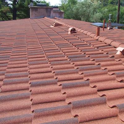 China Waterproof Colorful stone chip coated metal roof tile Te koop